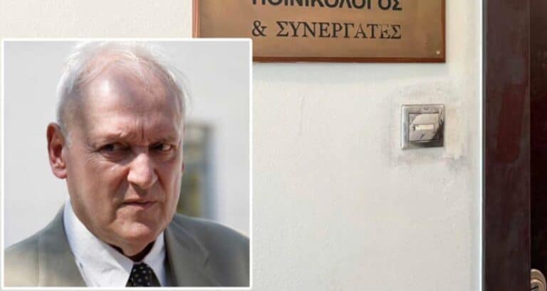 Η περιγραφή του θυρωρού που βρήκε νεκρό τον Σταύρο Γεωργίου: Οι κόρες του έβαλαν τα κλάματα μόλις τον είδαν πεσμένο δίπλα στο κρεβάτι – «Μπαμπά, άνοιξέ μας»