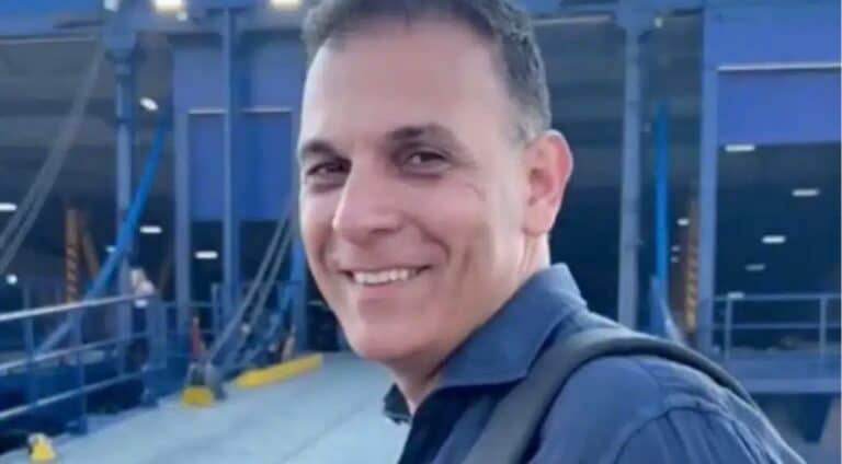 Ο Γιώργος Καραμέρος εντάχθηκε στην ΕΛΑΣ του Αλέξη Τσίπρα και το ανακοίνωσε από πλοίο