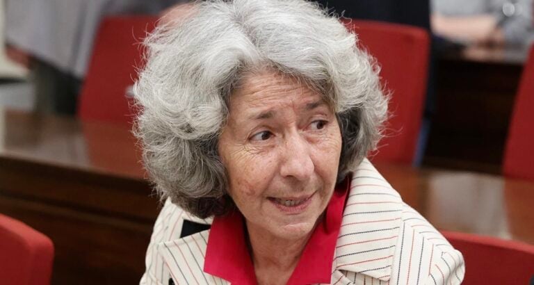 «Ο πατέρας μου δεν έγραψε ποίηση για να έχω εγώ προίκα»: Η Έρη Ρίτσου απαντά για τη διαχείριση των έργων των δημιουργών