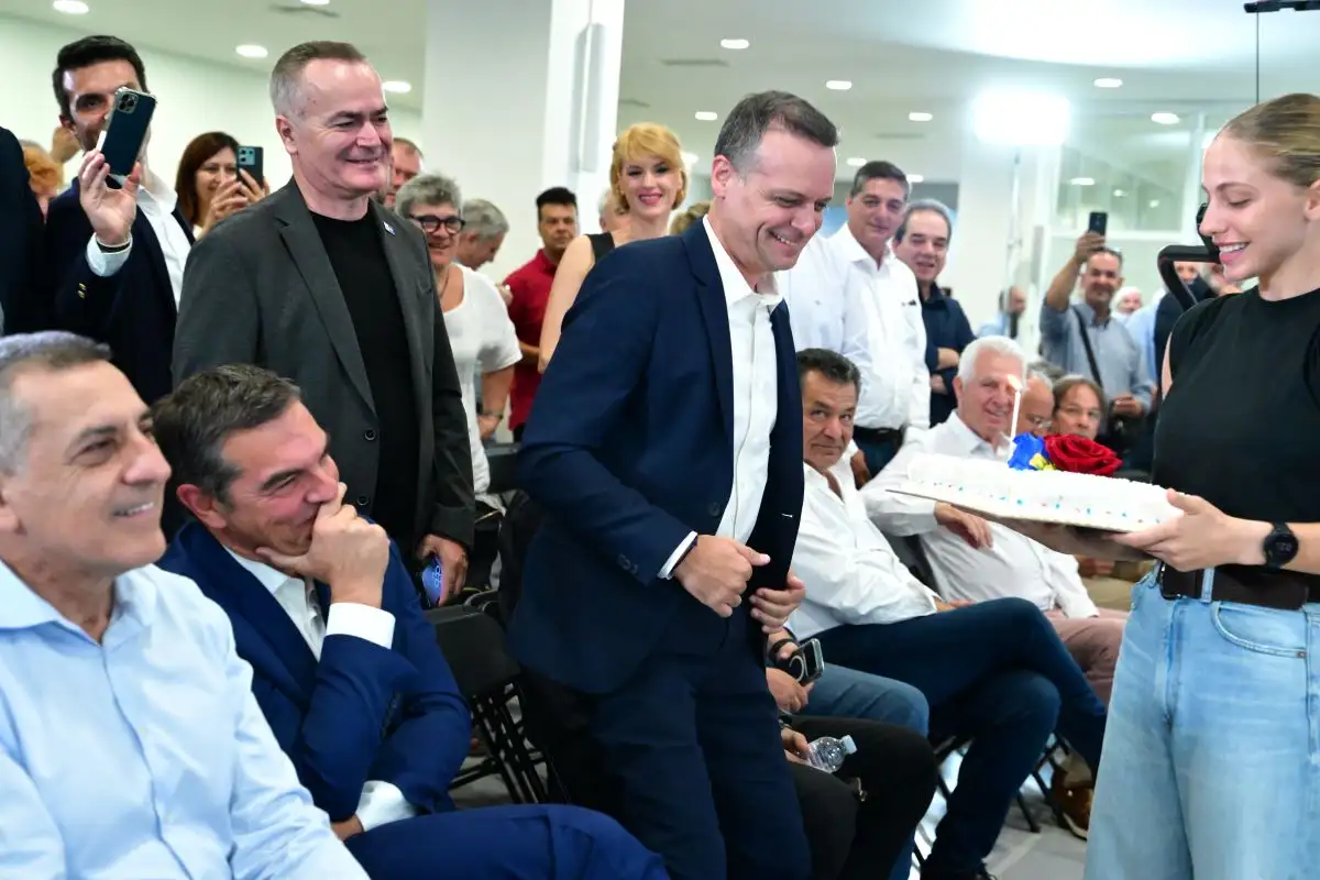tsipras tourta2