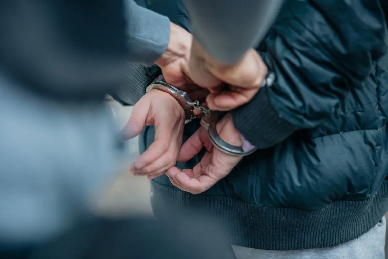 Φρίκη με 66χρονο και 60χρονη μέσα στο διαμέρισμα της 2 xeiropedes full