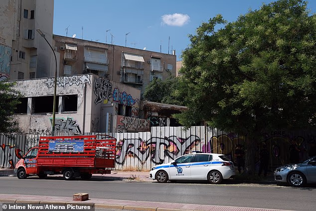 Θρίλερ στην Κυψέλη: Με το όνομα «Μάρκος» ο κύριος ύποπτος για τον φόνο Βρετανίδας που βρέθηκε σε βαλίτσα 4 110330303 16013567 image a 24 1785354629973
