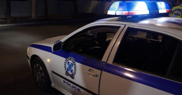 Πήρε μέχρι και το φωτοβολταϊκό από στάση λεωφορείου – Δεν πρόλαβε να χαρεί τη «λεία» του