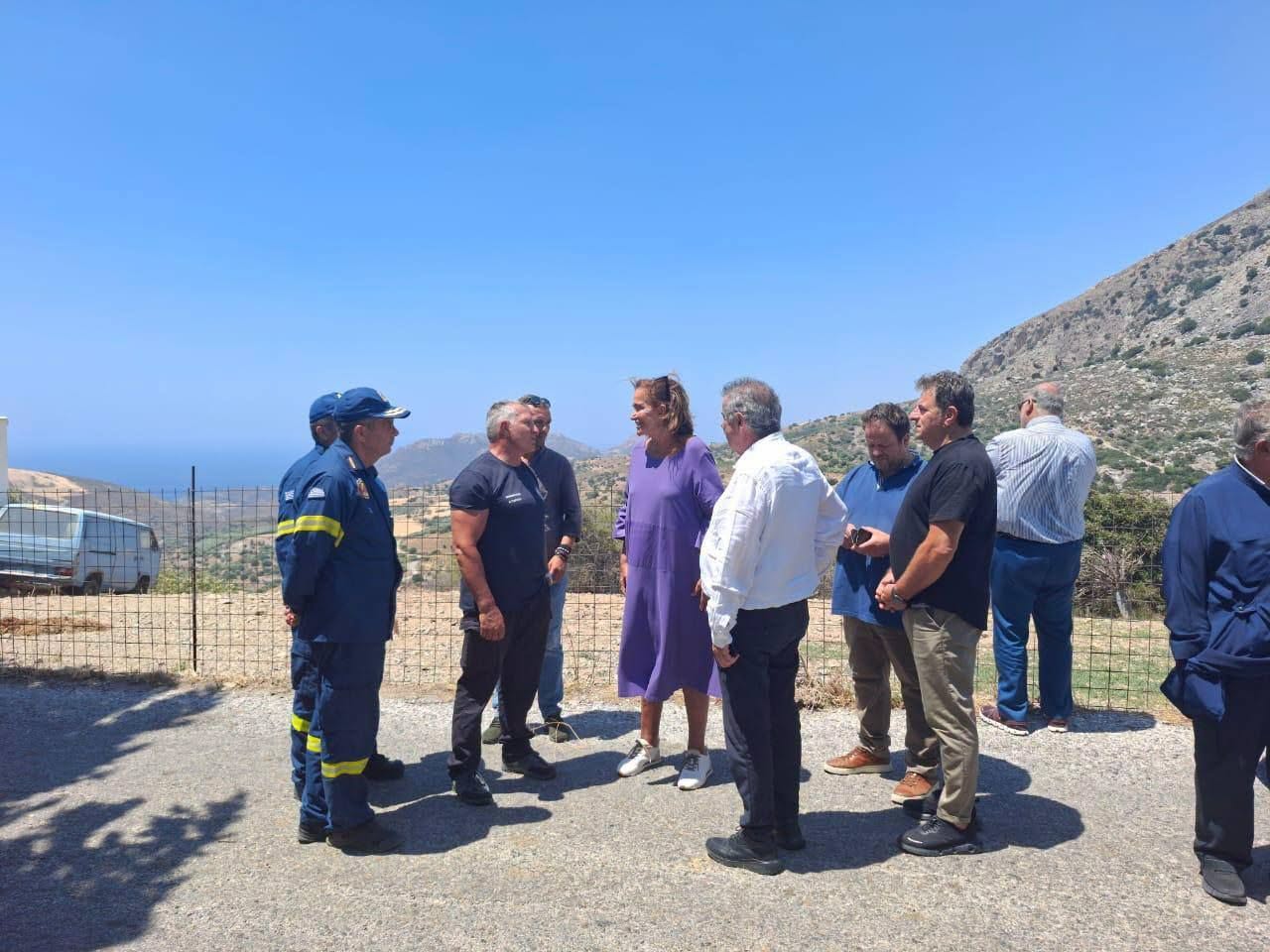 Επίσκεψη Ντόρας Μπακογιάννη σε πληγείσες περιοχές από φωτιές: «Είμαστε εδώ – Θα ξαναφτιάξουμε τα πάντα» 1 761573799 1478629403986672 58565378771090356 n