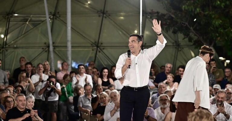 Η ΕΛΑΣ στους… κινηματογράφους: Σε ντοκιμαντέρ τριών επεισοδίων η γέννηση του κόμματος – Τι ετοιμάζει ο Τσίπρας