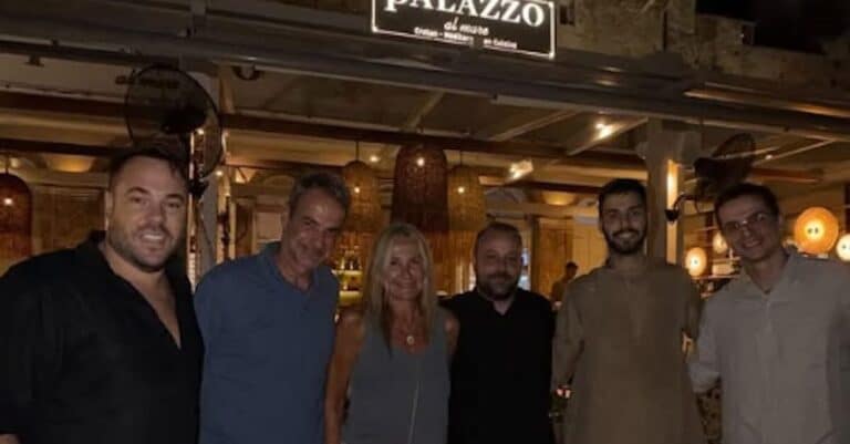 Ο Κυριάκος Μητσοτάκης στα Χανιά: Απόλαυσε το βραδινό γεύμα του σε γνωστό εστιατόριο μαζί με την οικογένειά του