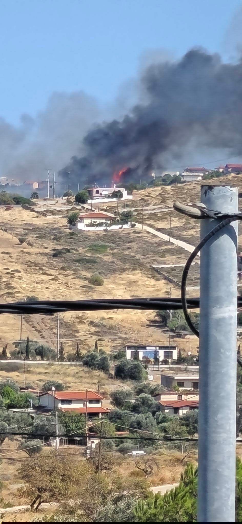 Φωτιά δίπλα σε σπίτια στο Καλοπήγαδο Κερατέας: 112 για εκκένωση από Αγία Μαρίνα και Τσονίμα προς λεωφόρο Λαυρίου 5 787023389 10235610192703868 1555907528413668621 n