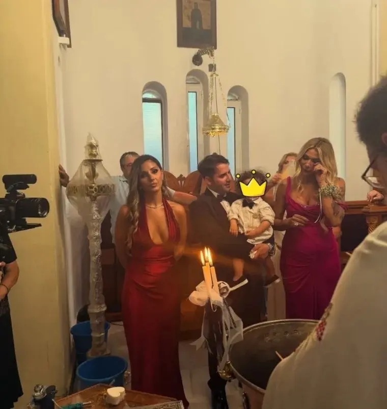 Η Αγγελική Ηλιάδη έγινε νονά και μαγνήτισε όλα τα βλέμματα με την τουαλέτα που φόρεσε 1 ageliki iliadi1