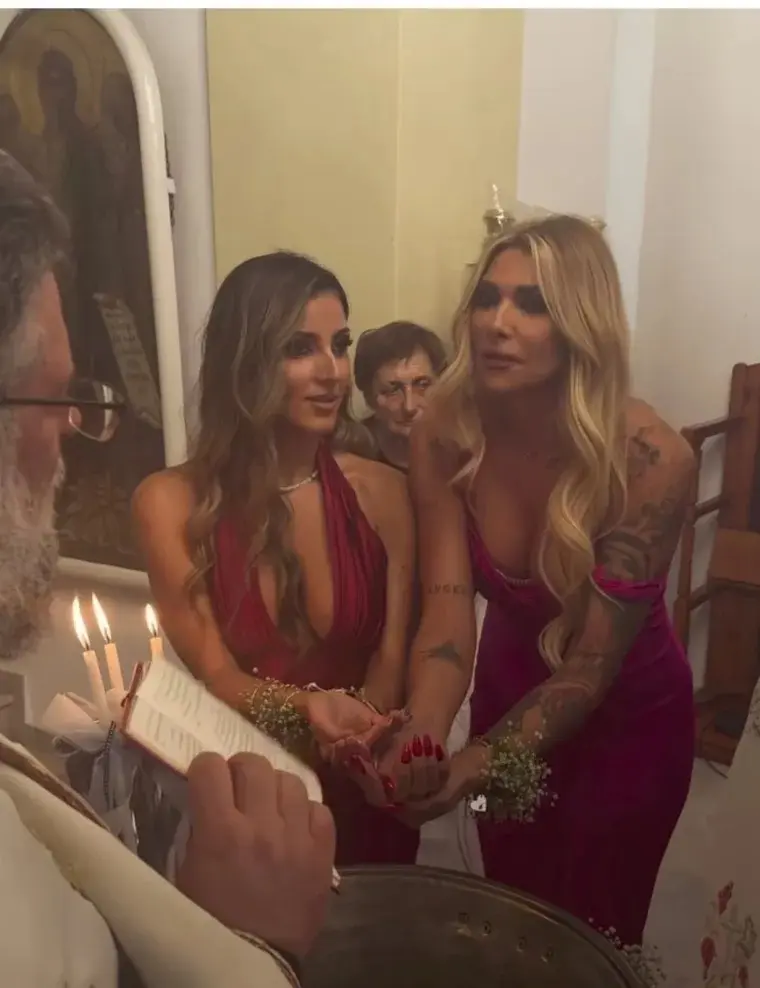 Η Αγγελική Ηλιάδη έγινε νονά και μαγνήτισε όλα τα βλέμματα με την τουαλέτα που φόρεσε 4 ageliki iliadi4