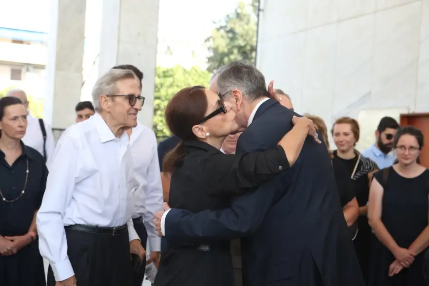 Τελέστηκε το μνημόσυνο της κόρης του Αντώνη Σαμαρά, Λένας στο Α' Νεκροταφείο Αθηνών 4 alexandros samaras