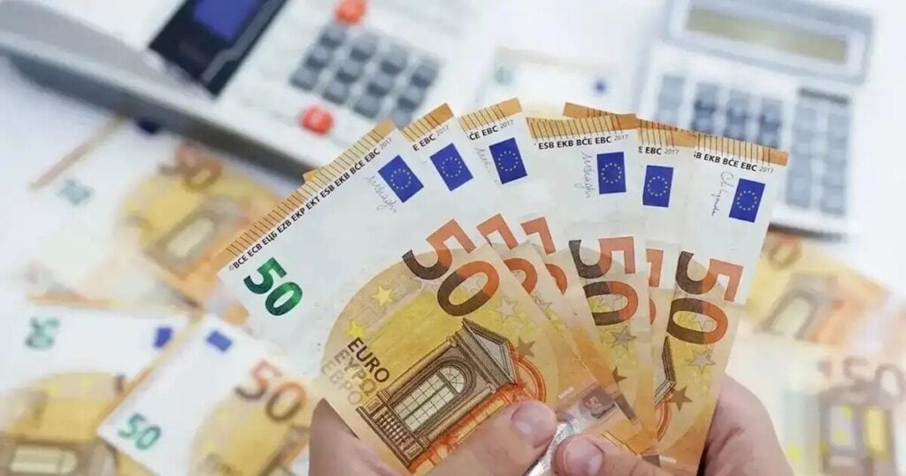 Νέα «ανάσα» για συνταξιούχους: Σε ποιους θα μπουν έως 20 χιλ. - Μόλις ανακοινώθnκε 3 euro money lefta xartonomismata 1 1200x630 1 1024x538 1