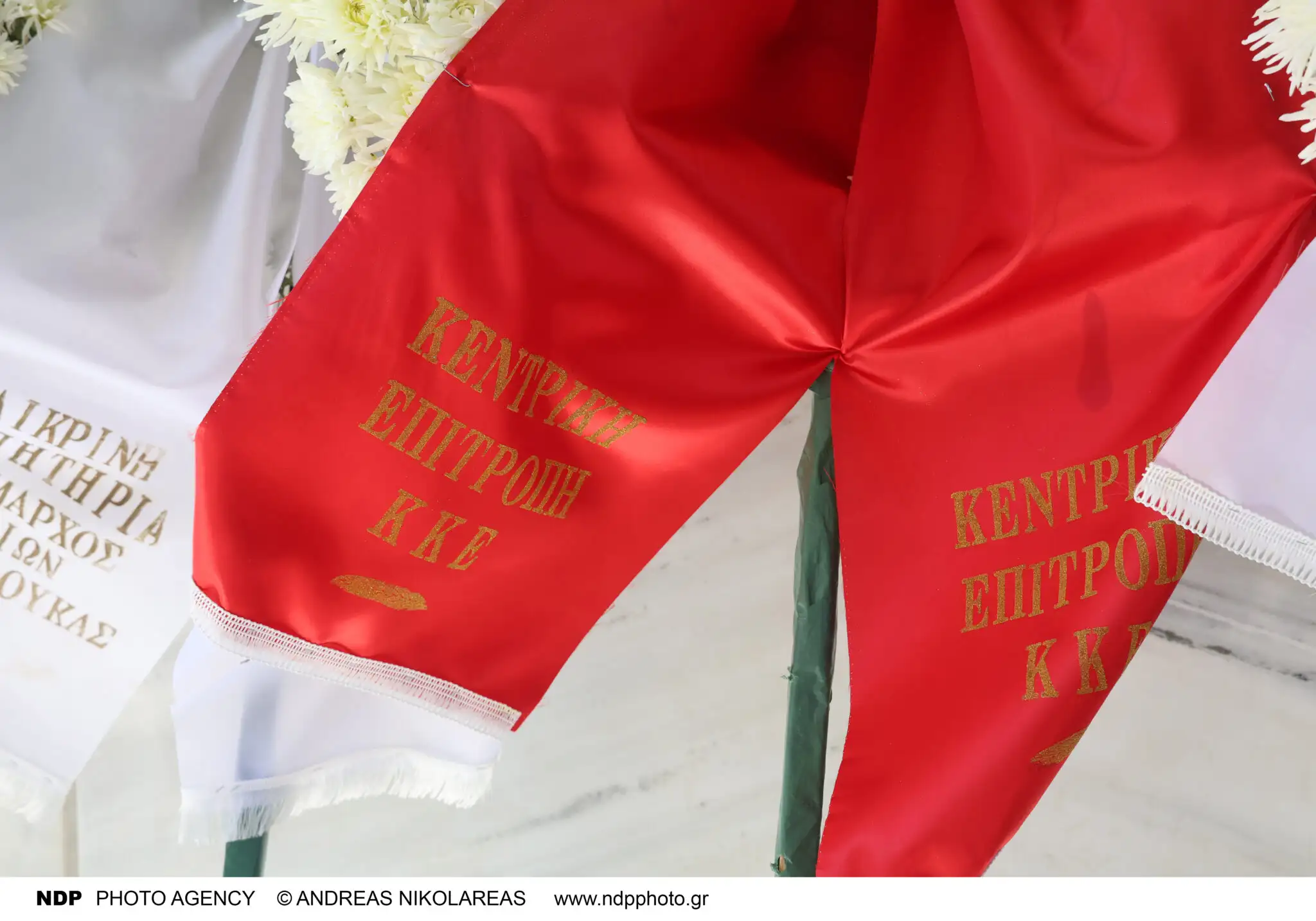 Κηδεία Νίκου Καλογερόπουλου: Τον αποχαιρέτησαν με όργανα και τραγούδια - Όλος ο καλλιτεχνικός κόσμος ήταν εκεί 15 kalogeropoulos ndp9 2048x1434 1