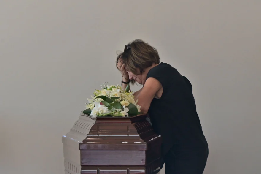 Κηδεία Νίκου Καλογερόπουλου: Τον αποχαιρέτησαν με όργανα και τραγούδια - Όλος ο καλλιτεχνικός κόσμος ήταν εκεί 40 khdeia kalogeropoulos 8