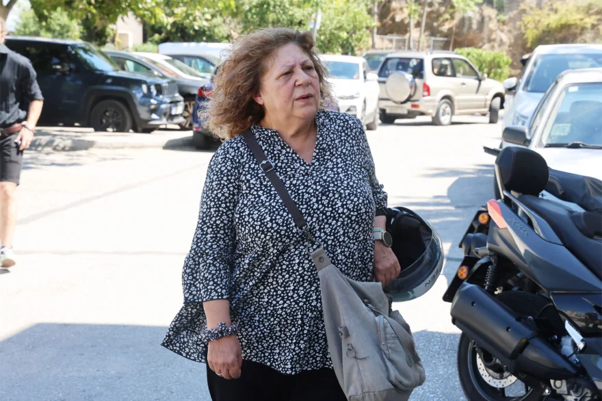 Κηδεία Νίκου Καλογερόπουλου: Τον αποχαιρέτησαν με όργανα και τραγούδια - Όλος ο καλλιτεχνικός κόσμος ήταν εκεί 31 khdeia kalogeropoulos 17