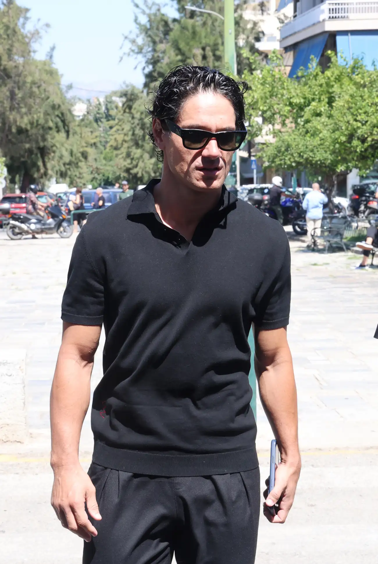 Κηδεία Νίκου Καλογερόπουλου: Τον αποχαιρέτησαν με όργανα και τραγούδια - Όλος ο καλλιτεχνικός κόσμος ήταν εκεί 6 kideia kalogeropoulou ndp 6