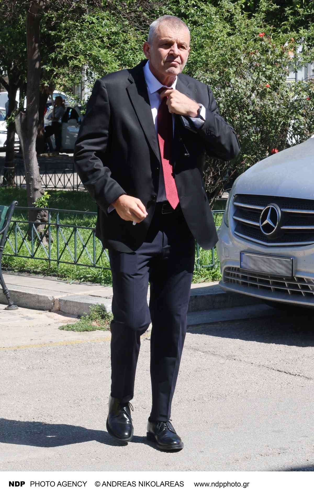 Νίκος Καλογερόπουλος: Τραγικές φιγούρες η σύζυγος και ο γιος του στο τελευταίο «αντίο» – Το τραγούδι που του αφιέρωσαν 6 kidia kalogeropoulou6