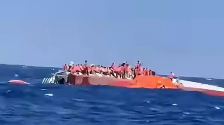Βυθίστηκε σκάφος με 279 επιβαίνοντες στην κατεχόμενη Κερύνεια – Mεγάλη επιχείρηση διάσωσης και αναφορές για τραυματίες