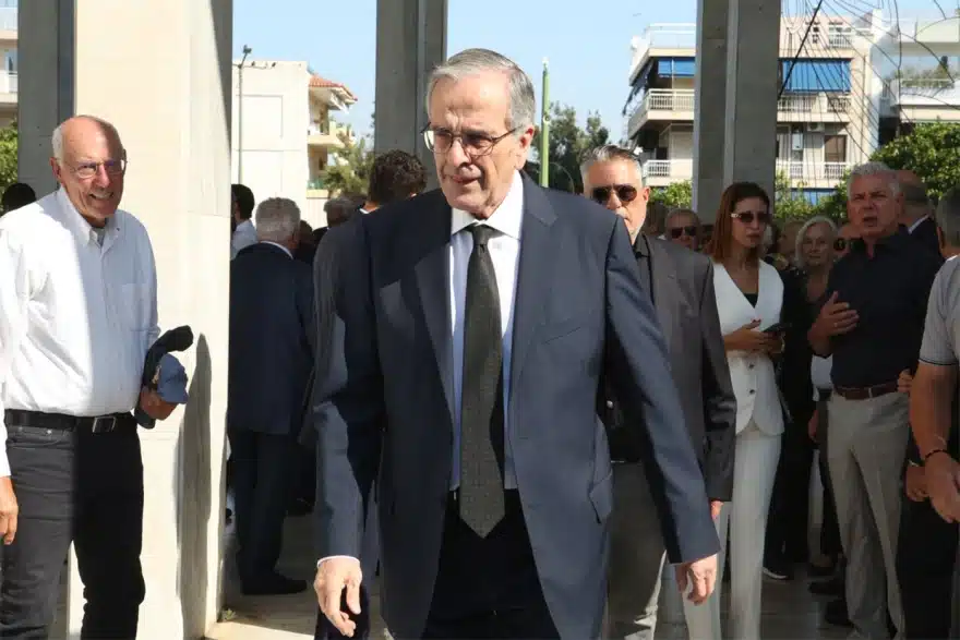 Τελέστηκε το μνημόσυνο της κόρης του Αντώνη Σαμαρά, Λένας στο Α' Νεκροταφείο Αθηνών 1 mnimosino samara 4