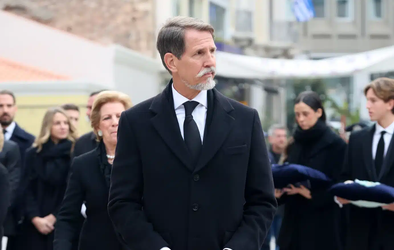 Θρήνος για τον Παύλος Ντε Γκρες - «Με βαθιά θλίψη πληροφορήθηκα την απώλεια του αγαπημένου μου θείου» 1 nb1390 6 3