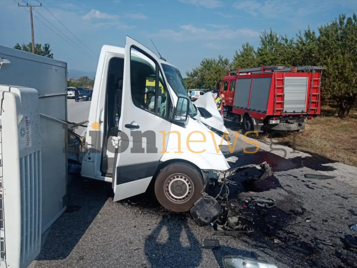 Οικογενειακή τραγωδία στις Σέρρες, μητέρα και γιος νεκροί από μετωπική φορτηγού με ΙΧ - Βίντεο ντοκουμέντο από τη στιγμή της σύγκρουσης 3 palaiokomh