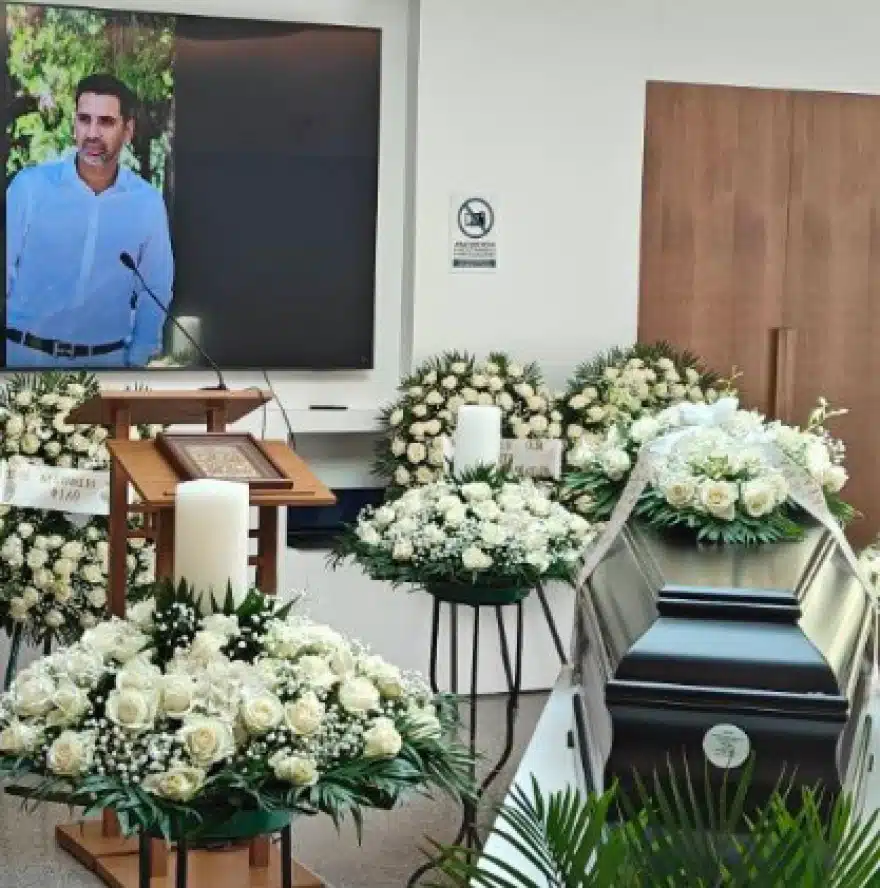Αριστοτέλης Δαμίγος: Σε κλίμα οδύνης έγινε η αποτέφρωση του συντονιστή που σκοτώθηκε μετά τη σύγκρουση ελικοπτέρων στην Ψάθα 1 pirosvestes elikoptera 2
