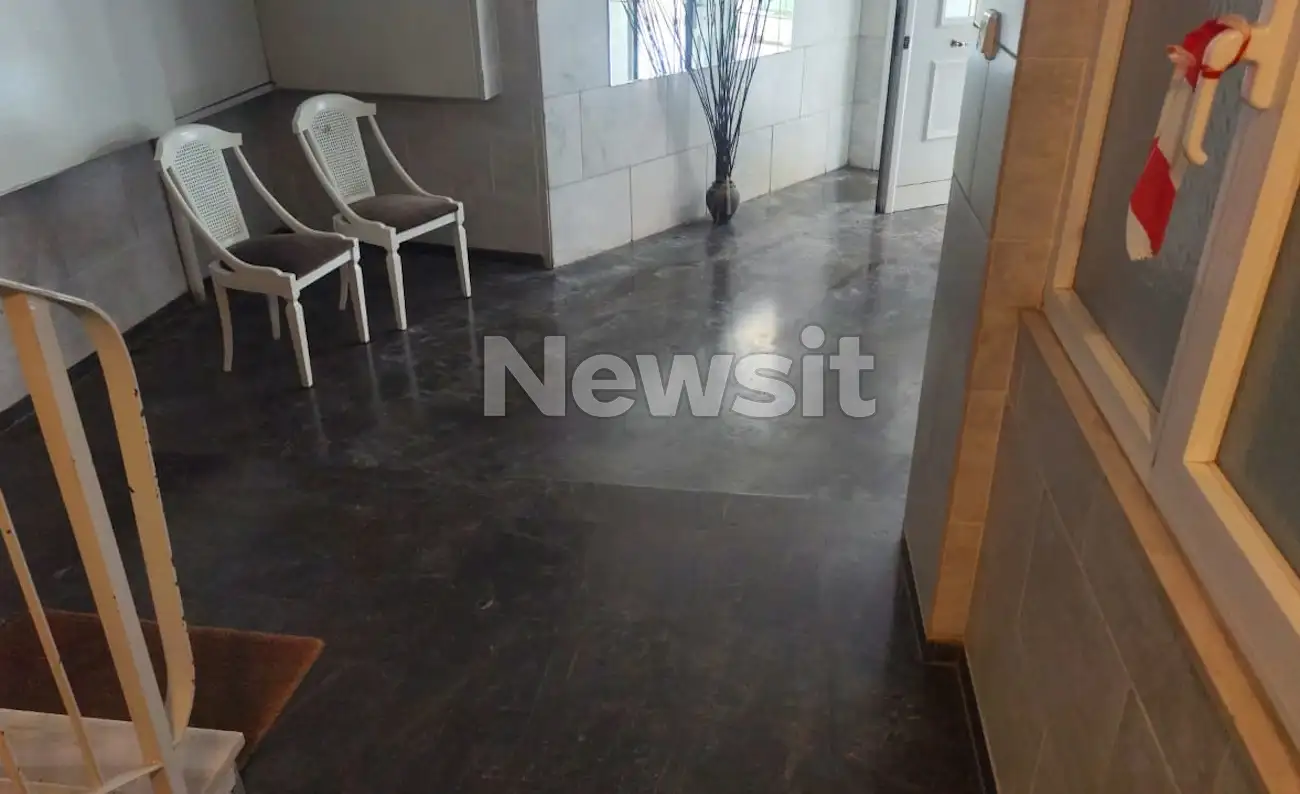 Νέα Σμύρνη: Σοκαριστική μαρτυρία για τη γυναικοκτονία – «Της είχε δείξει το όπλο με το οποίο θα τη σκότωνε» 2 polykatoikia nea smyrni esoteriko1