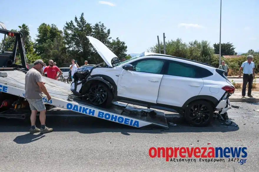 Σοβαρό τροχαίο στην Πρέβεζα: Φορτηγό συγκρούστηκε με τρία ΙΧ - Οκτώ τραυματίες, μεταξύ των οποίων και παιδιά 8