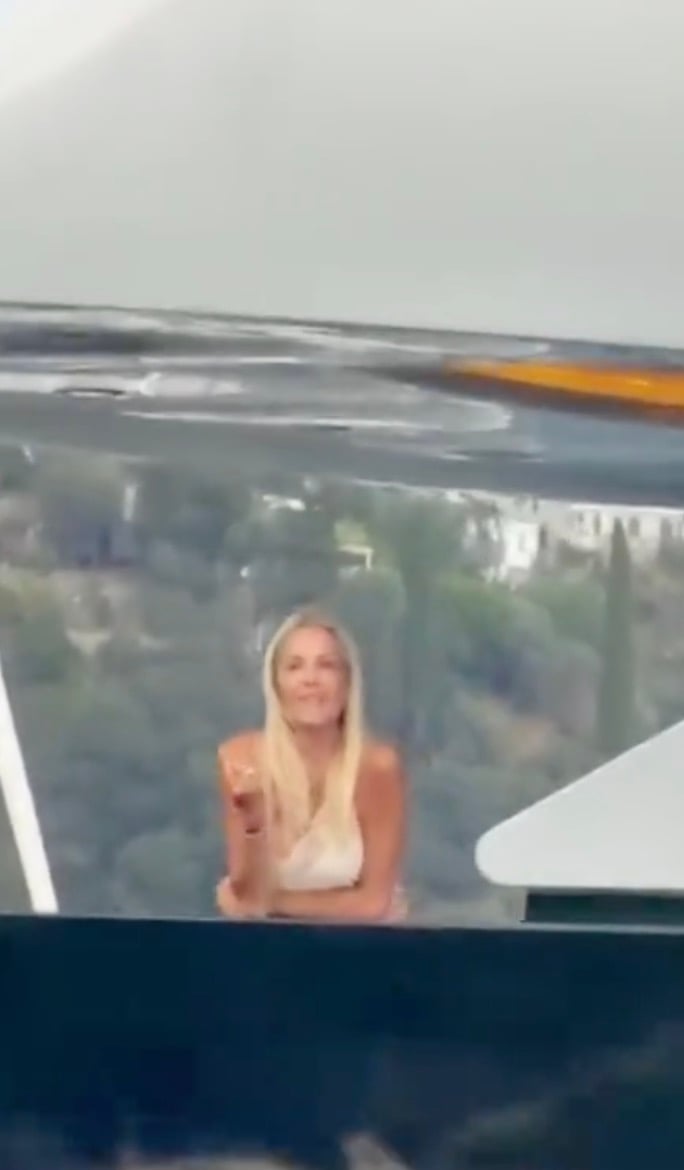 Η Άννα Βίσση σε υπερπολυτελές γιοτ: Η επική αντίδραση όταν την «τσάκωσαν» θαυμάστριες 2 stigmiotypo othonis 2026 08 01 23.40.19