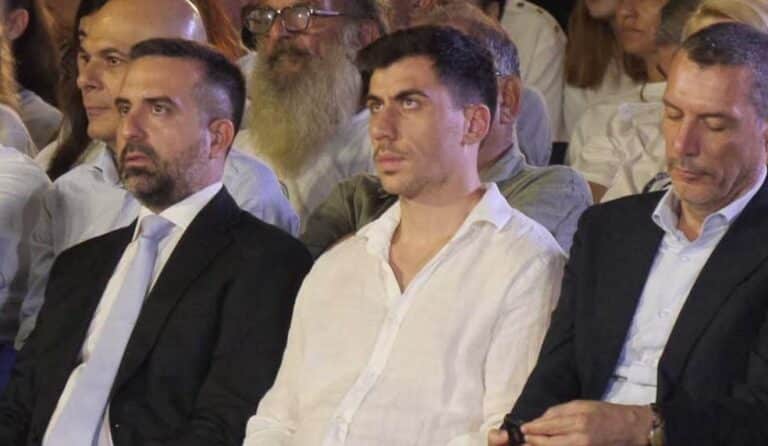 Σάλος με τον Φειδία Παναγιώτου στην Κύπρο: Πήγε με σορτς σε εκδήλωση μνήμης για τους Ισαάκ και Σολωμού