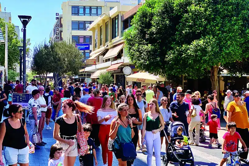 Έρχονται τουρίστες με το τσουβάλι και δεν ξοδεύουν… μία: Το νησί που ενώ έχει περισσότερο κόσμο από ποτέ, αλλά εστίαση και εμπόριο «κλαίνε» 8 tourismos 0.jpg