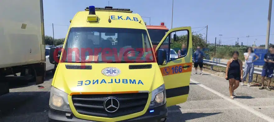 Σοβαρό τροχαίο στην Πρέβεζα: Φορτηγό συγκρούστηκε με τρία ΙΧ - Οκτώ τραυματίες, μεταξύ των οποίων και παιδιά 19