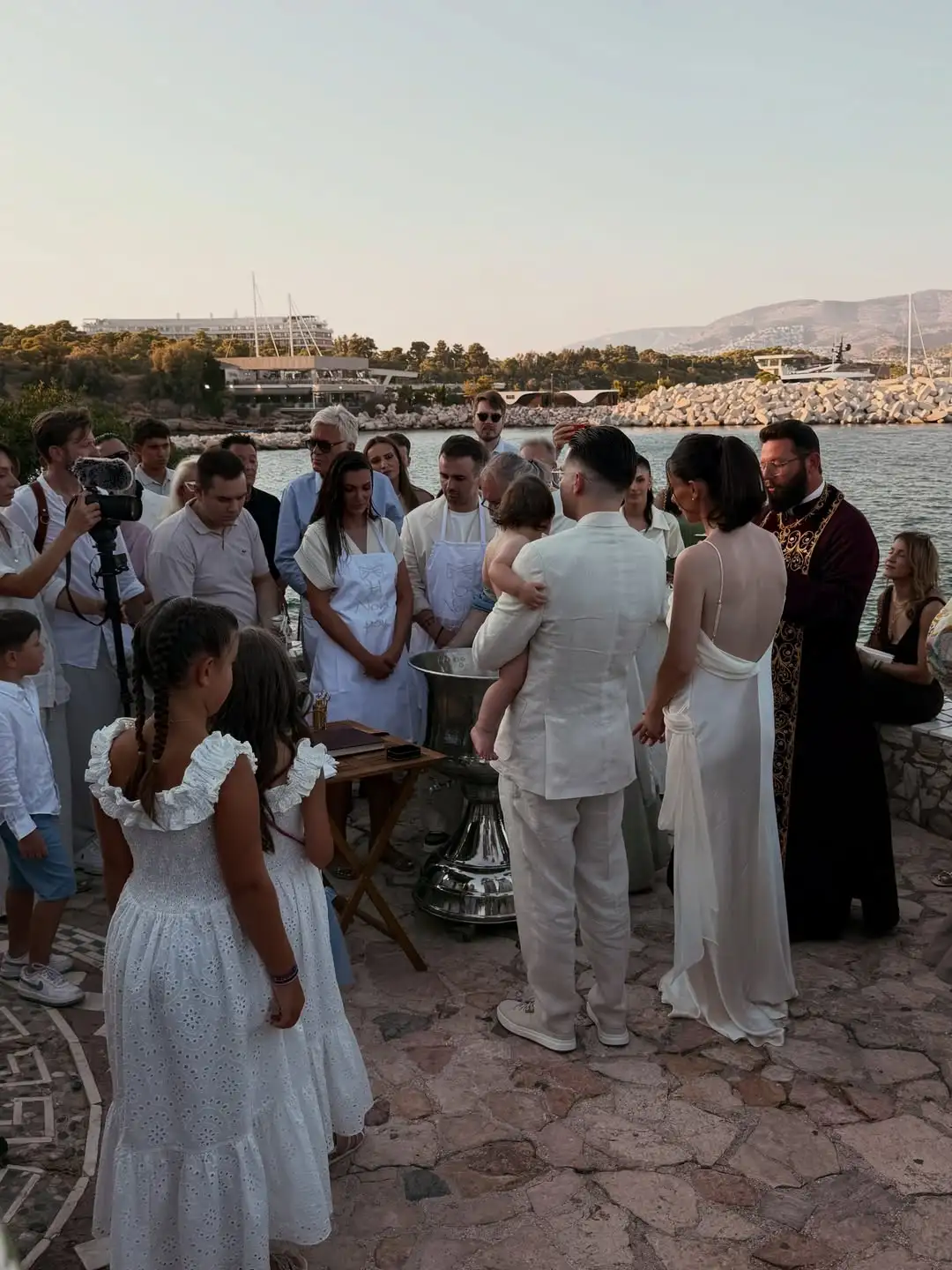 H Βαλέρια Χοψονίδου βάφτισε τον μονάκριβο γιο της στην Βουλιαγμένη 1 vaftisi 1