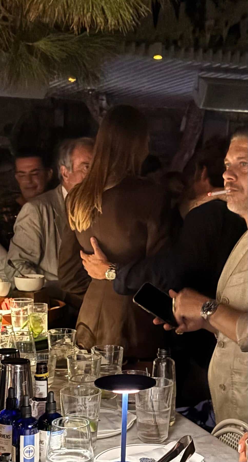 Αποκλειστικό! Οι ξέφρενες νύχτες του Ηλία Κρασσά στη Μύκονο με εντυπωσιακή ξανθιά – Άφαντη η Βίκυ Καγιά 3 3 71