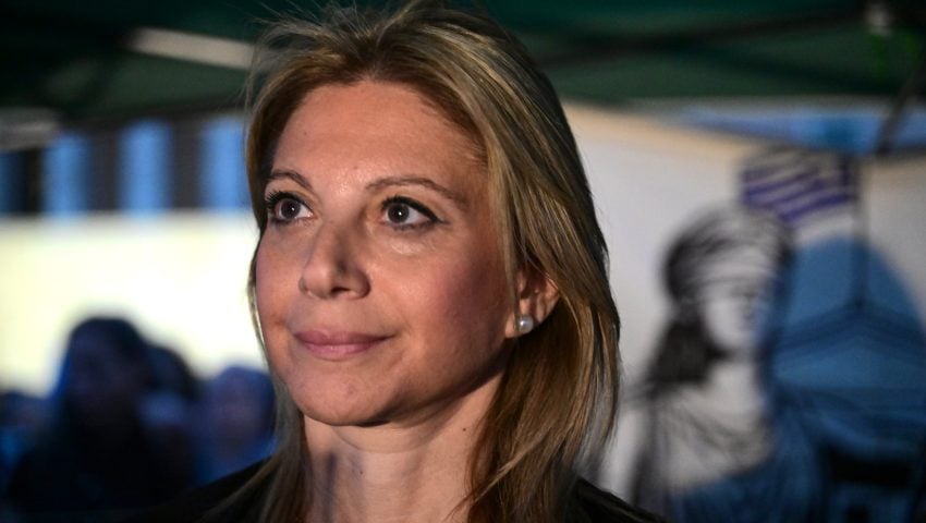 Ο δημοσιογράφος Θέμης Σινάνογλου και η Μαρία Καρυστιανού σε κολλάζ φωτογραφιών