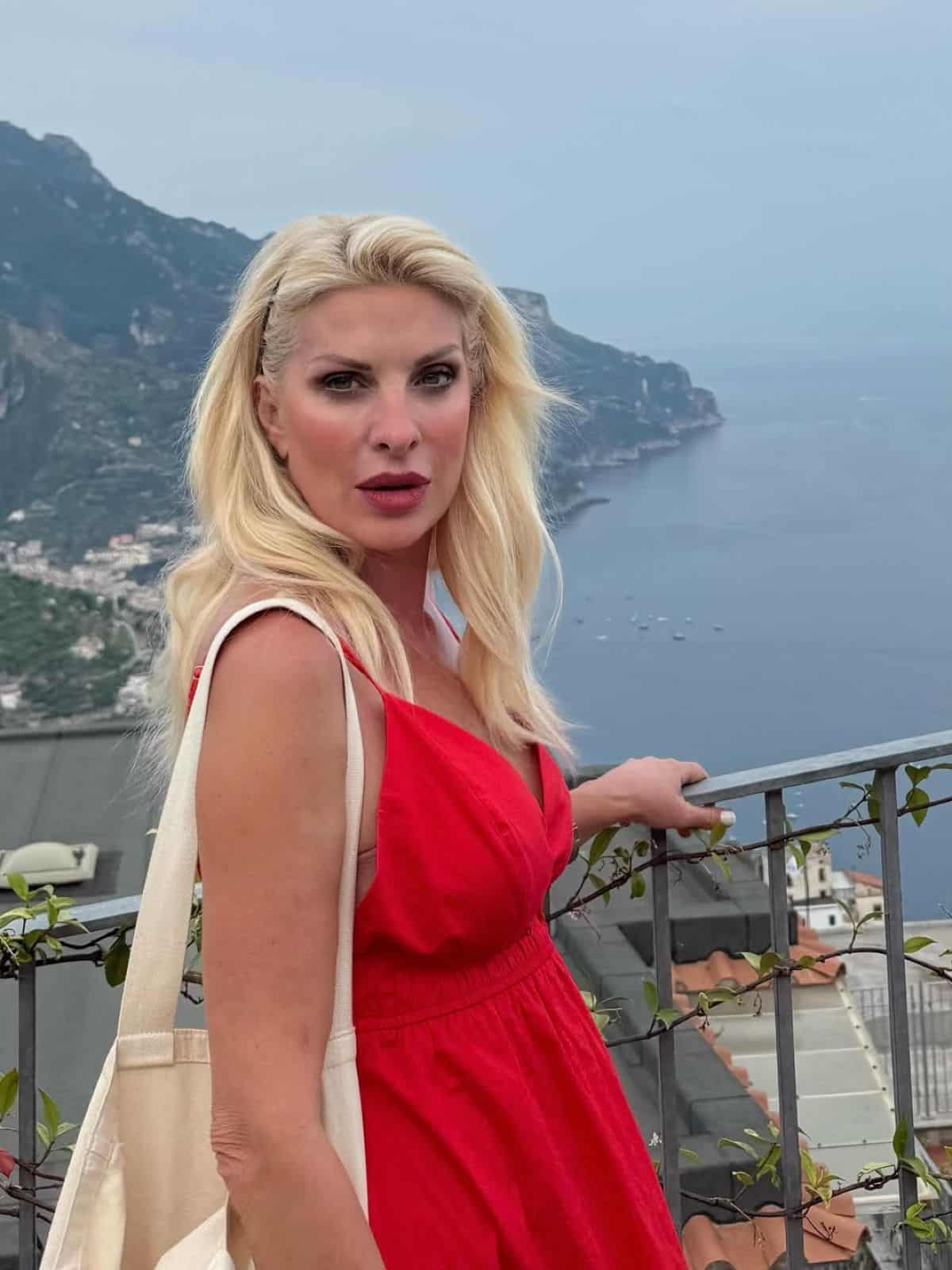 Και η Μενεγάκη στο ιατρείο του θανάτου; Πως εκλεινε κρυφά ραντεβού για θεραπείες νεότητας 1 eleni menegaki italia