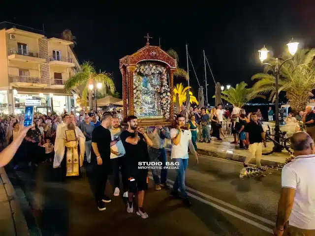 Δύο νεαροί Έλληνες μουσουλμάνοι από την Κομοτηνή σήκωσαν την εικόνα της Παναγίας σε λιτανεία στο Ναύπλιο - Θα βαπτιστούν χριστιανοί 4 image1788856212