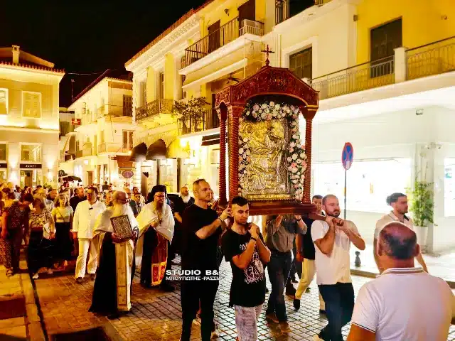 Δύο νεαροί Έλληνες μουσουλμάνοι από την Κομοτηνή σήκωσαν την εικόνα της Παναγίας σε λιτανεία στο Ναύπλιο - Θα βαπτιστούν χριστιανοί 3 image1788856215