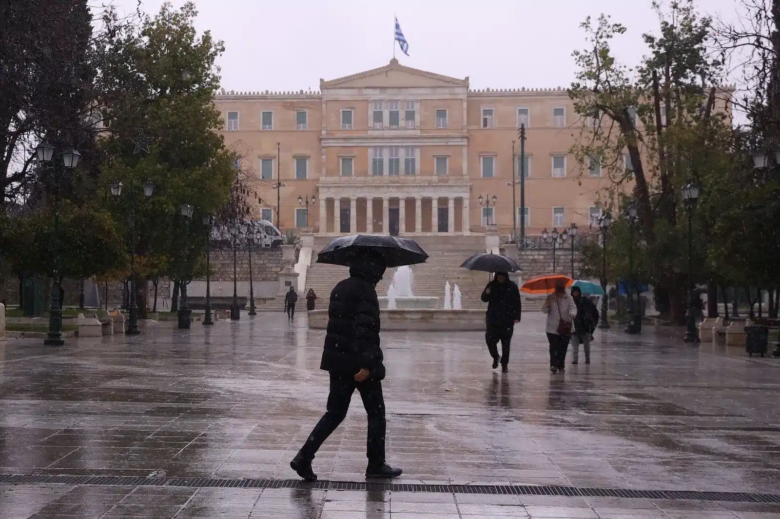 Κακοκαιρία εξπρές: «Καμπανάκι» Μαρουσάκη για πολύ νερό – Πότε φτάνει στην Αττική 2 kakokairia 5 full