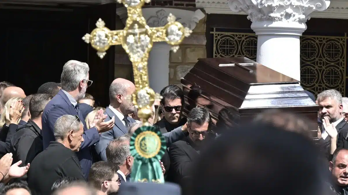 Αφροδίτη Μάνου: Σάλος με την υποτιμητική ανάρτησή της για τον Μαζωνάκη την ημέρα της κηδείας του – Δείτε τι έγραψε 16 kideia mazonaki 3 1