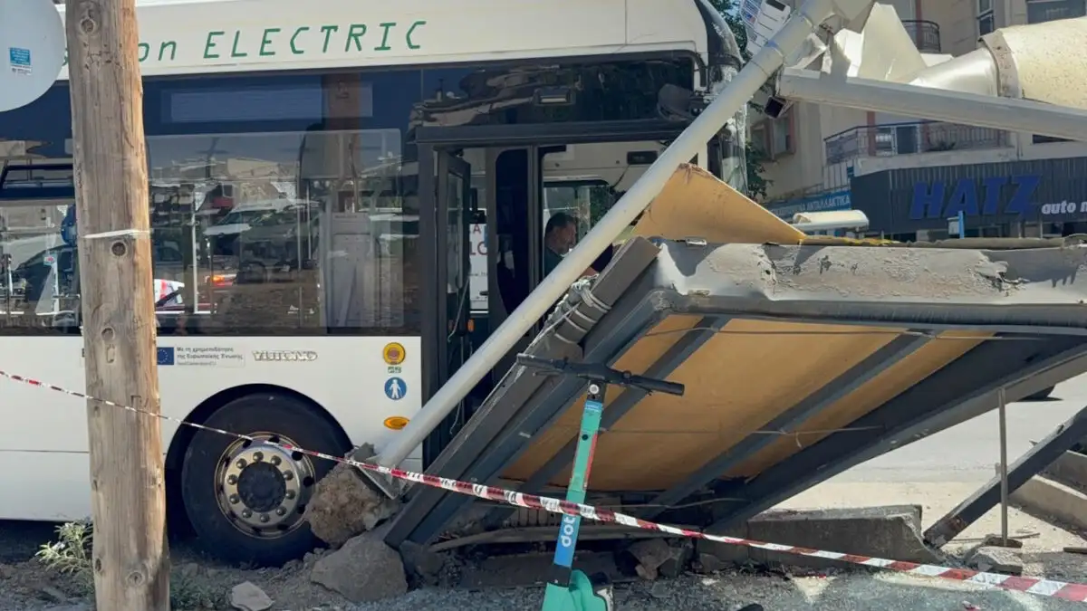 Θεσσαλονίκη: Ηλεκτρικό λεωφορείο έπεσε πάνω σε στάση – 4 τραυματίες 3 leoforeio thessa 1200x675 1