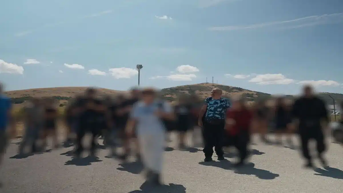 Εκτός φυλακής ο Νίκος Μαζιώτης: Πανηγυρίζει την αποφυλάκισή του μετά την έκτιση της 20ετούς ποινής 1 maziotis 1