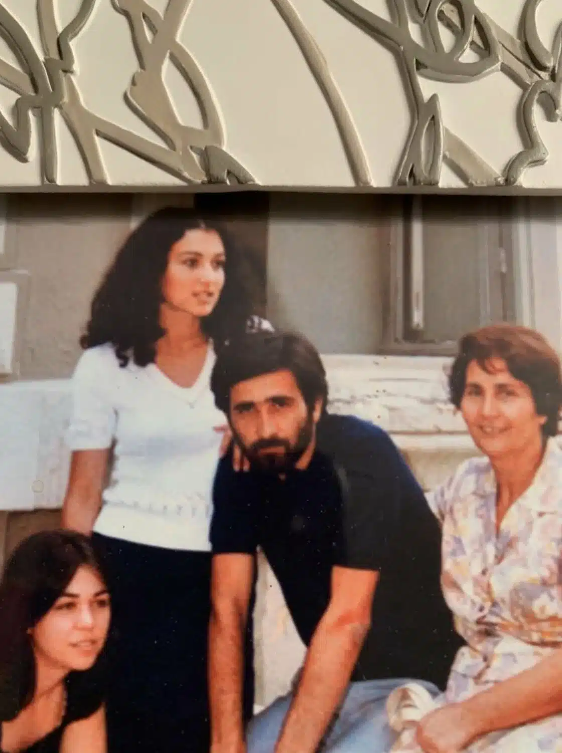 Συγκινημένος ο Λάκης Λαζόπουλος: «Ήθελα να δώσω στη γυναίκα μου μια θέση μέσα στη δική μου ιστορία» 1 pethane sizigos laki lazopoulou12.png
