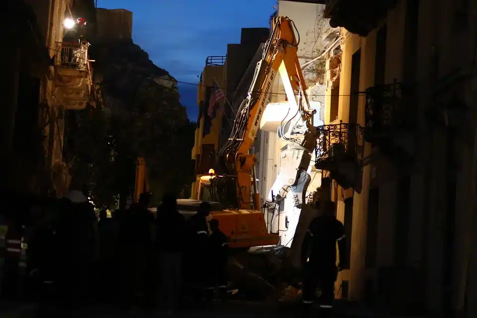 plaka brady ktirio erevnes b.jpg