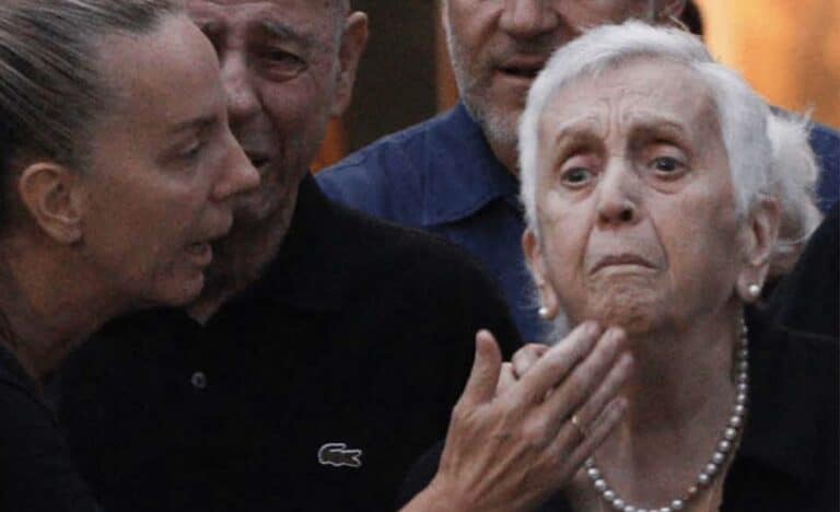 Γιώργος Μαζωνάκης: O σπαραγμός της οικογένειας μπροστά στη σορό – Σκηνές αρχαίας τραγωδίας στη Νίκαι