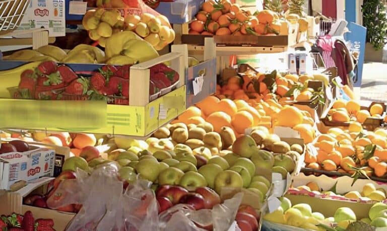 Ελλάδα: Επικίνδυνη μυκοτοξίνη έως 245% πάνω από το όριο σε τρία φορτία αποξηραμένων φρούτων – Οι επιπτώσεις σε νεφρούς και DNA