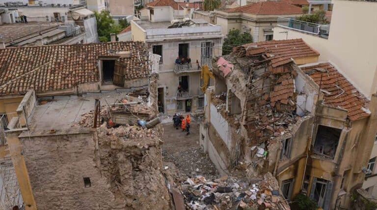 Αδιανόητη τραγωδία με 6 νεκρούς από την έκρηξη σε κτίριο στην Πλάκα – Εντοπίστηκαν και οι δύο τελευταίες σοροί