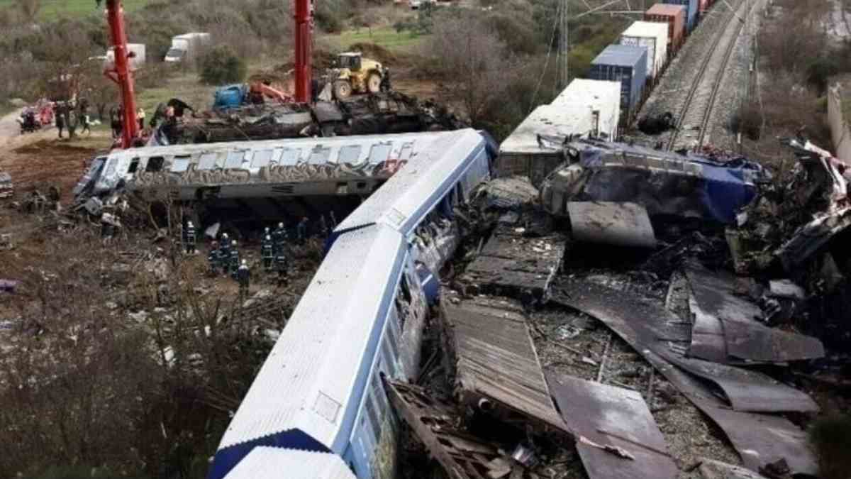 Τέμπη: «Κάναμε εκταφή στο Σπύρο μου, ήταν άκαυτος» – Συγκλονίζει ο πατέρας του μηχανοδηγού 3 tempi
