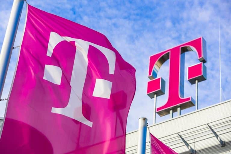 thumbnail dl telekom fahne 1 en 768x512 1