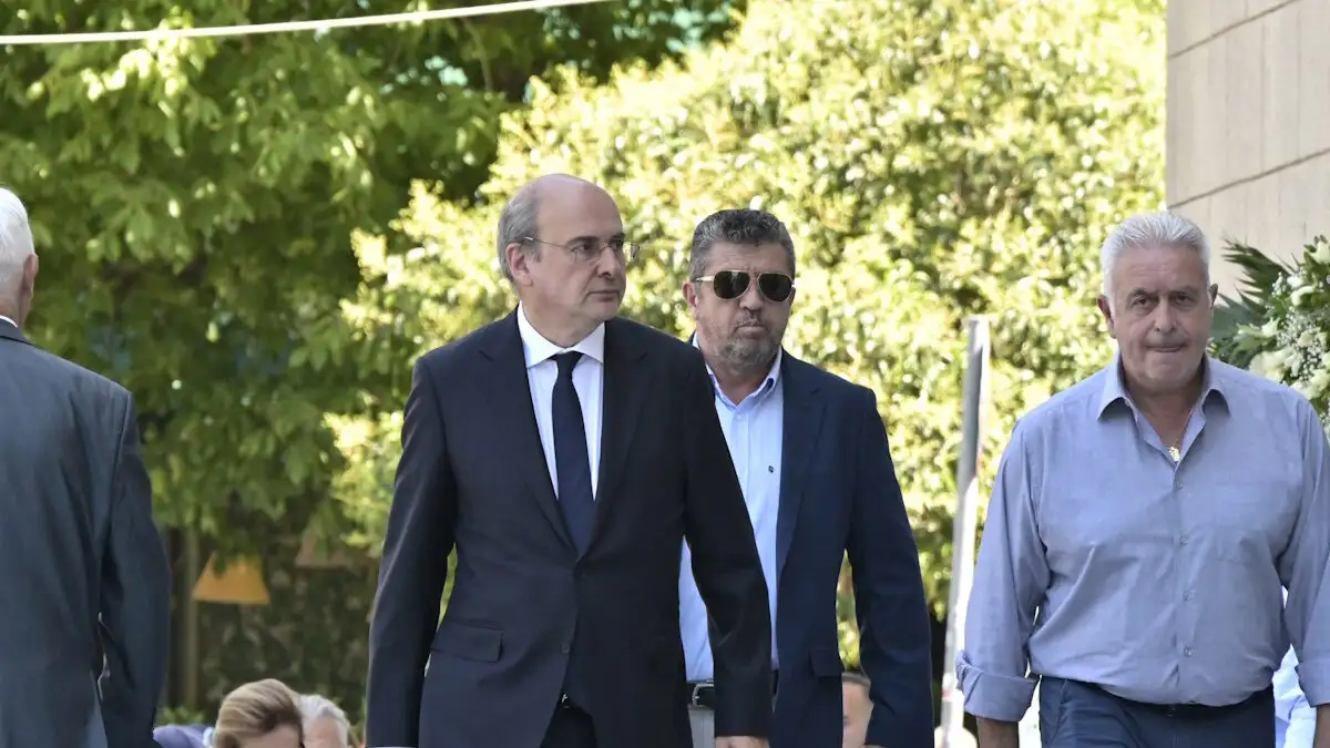 Χατζηδάκης: «Δώσαμε όσα περισσότερα γινόταν – Θα θέλαμε να δώσουμε 13ο μισθό και 13η σύνταξη αλλά αυτή την ώρα δεν μπορούμε» 1 xatzidakis 1 1200x675 1