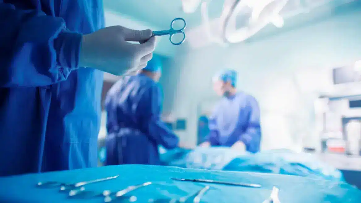 Ξέχασαν χειρουργικό εργαλείο σε ελληνικό νοσοκομείο μέσα σε ηλικιωμένη – Διατάχθηκε ΕΔΕ 1